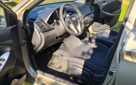 Hyundai Solaris II рестайлинг, 2012 год, 820 000 рублей, 9 фотография