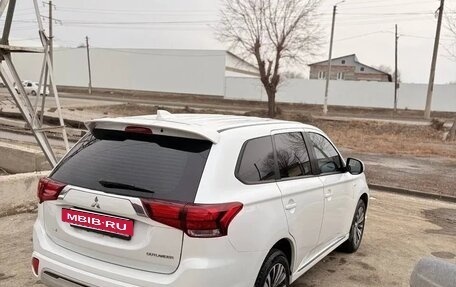 Mitsubishi Outlander III рестайлинг 3, 2022 год, 2 500 000 рублей, 11 фотография