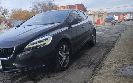 Volvo V40 II рестайлинг, 2016 год, 1 350 000 рублей, 2 фотография
