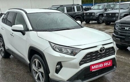 Toyota RAV4, 2020 год, 2 995 000 рублей, 2 фотография