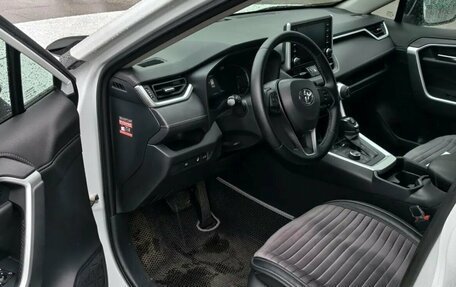 Toyota RAV4, 2020 год, 2 995 000 рублей, 5 фотография