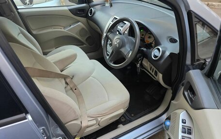 Mitsubishi Colt VI рестайлинг, 2004 год, 500 000 рублей, 16 фотография