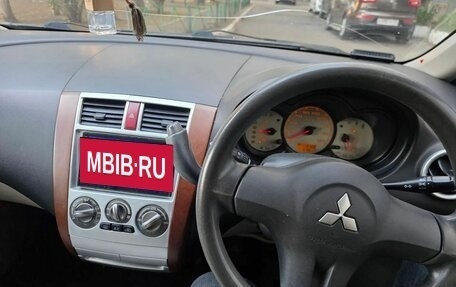 Mitsubishi Colt VI рестайлинг, 2004 год, 500 000 рублей, 17 фотография