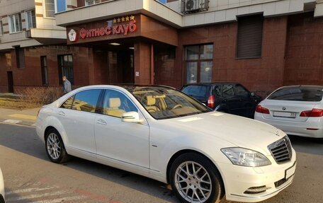 Mercedes-Benz S-Класс, 2011 год, 1 700 000 рублей, 1 фотография