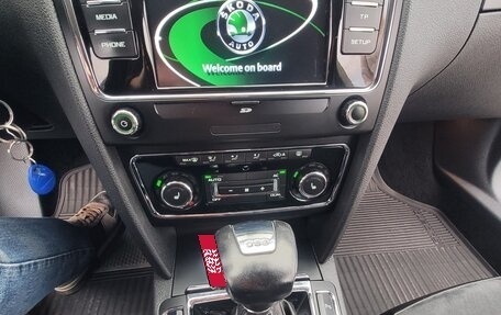 Skoda Superb III рестайлинг, 2012 год, 1 150 000 рублей, 25 фотография