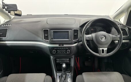 Volkswagen Sharan II, 2011 год, 1 315 000 рублей, 13 фотография