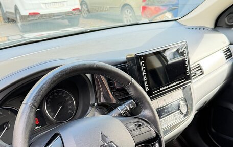 Mitsubishi Outlander III рестайлинг 3, 2015 год, 1 850 000 рублей, 4 фотография