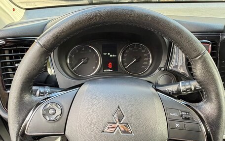 Mitsubishi Outlander III рестайлинг 3, 2015 год, 1 850 000 рублей, 3 фотография