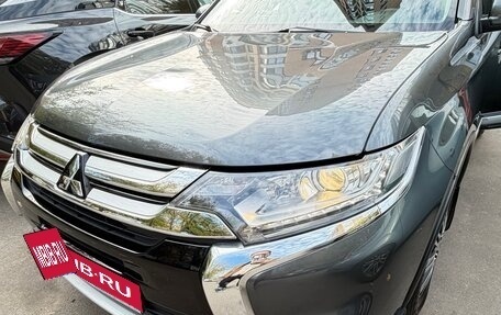 Mitsubishi Outlander III рестайлинг 3, 2015 год, 1 850 000 рублей, 12 фотография