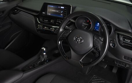 Toyota C-HR I рестайлинг, 2018 год, 1 945 000 рублей, 6 фотография