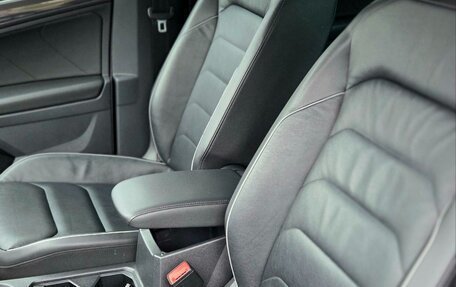 Volkswagen Tiguan II, 2018 год, 2 500 000 рублей, 21 фотография