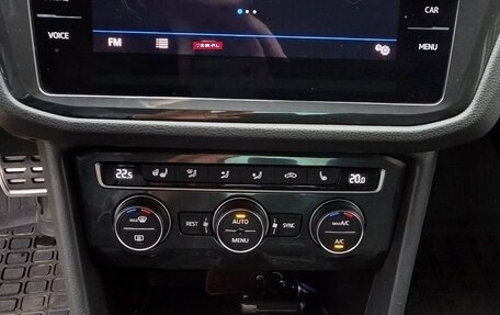 Volkswagen Tiguan II, 2018 год, 2 500 000 рублей, 18 фотография