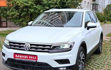 Volkswagen Tiguan II, 2018 год, 2 500 000 рублей, 23 фотография