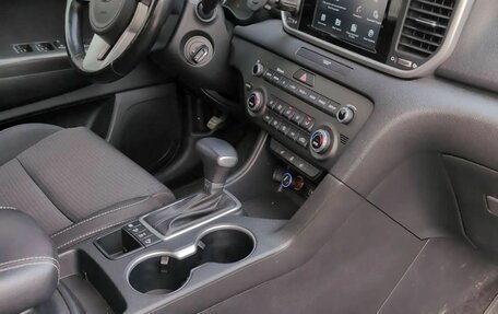 KIA Sportage IV рестайлинг, 2018 год, 2 197 000 рублей, 9 фотография