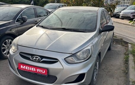 Hyundai Solaris II рестайлинг, 2012 год, 650 000 рублей, 3 фотография