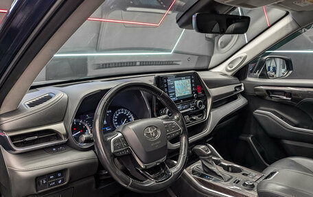 Toyota Highlander, 2021 год, 4 999 000 рублей, 15 фотография