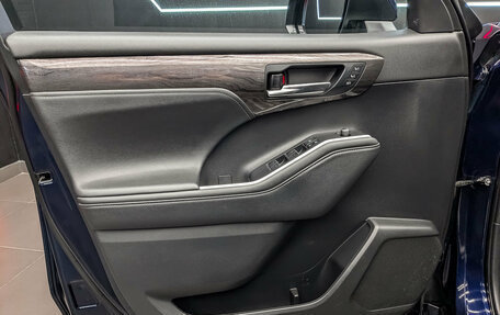 Toyota Highlander, 2021 год, 4 999 000 рублей, 19 фотография
