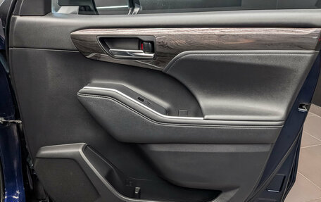 Toyota Highlander, 2021 год, 4 999 000 рублей, 23 фотография