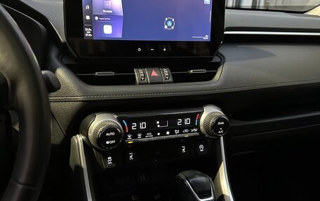 Toyota RAV4, 2024 год, 3 850 000 рублей, 5 фотография