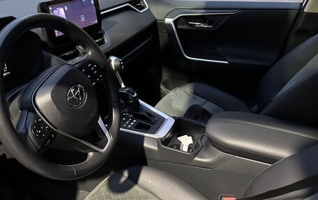 Toyota RAV4, 2024 год, 3 850 000 рублей, 7 фотография