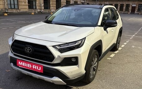 Toyota RAV4, 2024 год, 3 850 000 рублей, 2 фотография