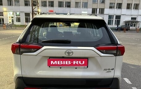 Toyota RAV4, 2024 год, 3 850 000 рублей, 3 фотография