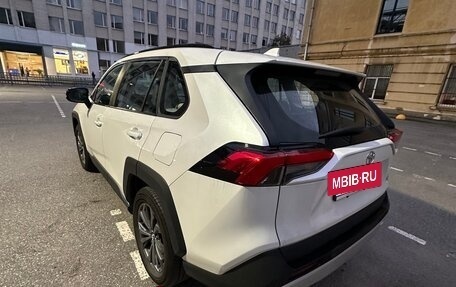Toyota RAV4, 2024 год, 3 850 000 рублей, 4 фотография