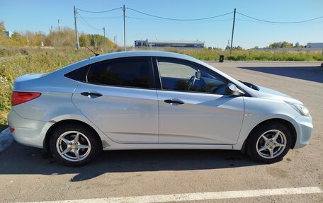 Hyundai Solaris II рестайлинг, 2013 год, 680 000 рублей, 1 фотография