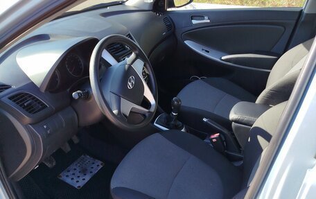 Hyundai Solaris II рестайлинг, 2013 год, 680 000 рублей, 4 фотография