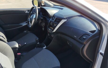 Hyundai Solaris II рестайлинг, 2013 год, 680 000 рублей, 2 фотография