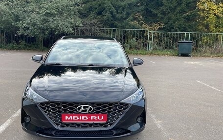 Hyundai Solaris II рестайлинг, 2022 год, 1 800 000 рублей, 1 фотография