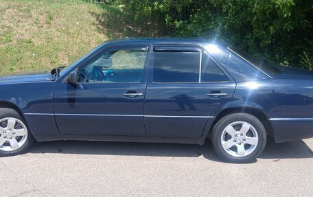 Mercedes-Benz E-Класс, 1992 год, 300 000 рублей, 4 фотография