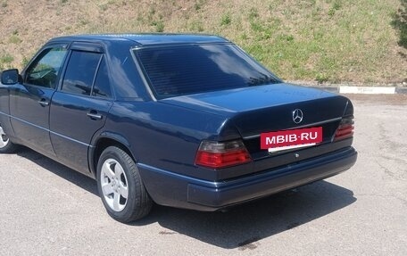 Mercedes-Benz E-Класс, 1992 год, 300 000 рублей, 3 фотография