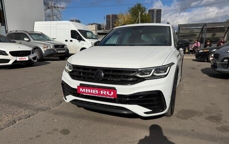 Volkswagen Tiguan II, 2021 год, 3 760 000 рублей, 2 фотография