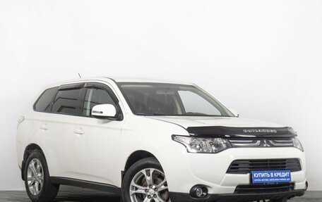Mitsubishi Outlander III рестайлинг 3, 2013 год, 1 499 000 рублей, 2 фотография
