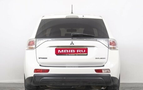 Mitsubishi Outlander III рестайлинг 3, 2013 год, 1 499 000 рублей, 5 фотография