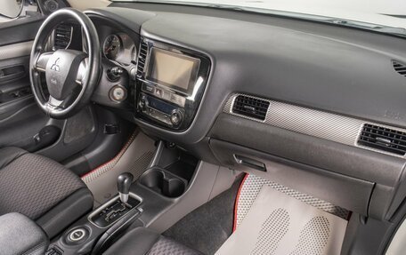 Mitsubishi Outlander III рестайлинг 3, 2013 год, 1 499 000 рублей, 16 фотография