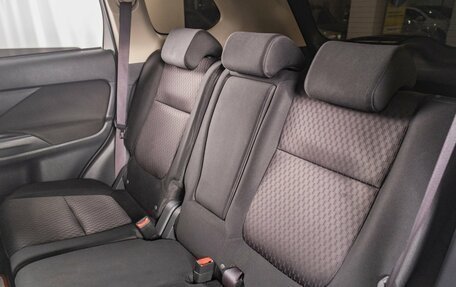 Mitsubishi Outlander III рестайлинг 3, 2013 год, 1 499 000 рублей, 17 фотография