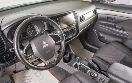 Mitsubishi Outlander III рестайлинг 3, 2013 год, 1 499 000 рублей, 8 фотография