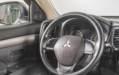 Mitsubishi Outlander III рестайлинг 3, 2013 год, 1 499 000 рублей, 10 фотография