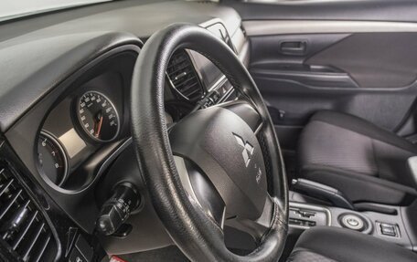 Mitsubishi Outlander III рестайлинг 3, 2013 год, 1 499 000 рублей, 13 фотография