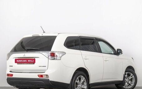 Mitsubishi Outlander III рестайлинг 3, 2013 год, 1 499 000 рублей, 7 фотография