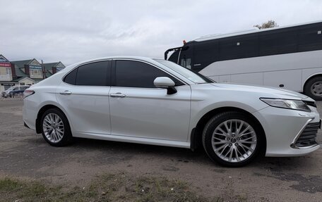 Toyota Camry, 2021 год, 3 175 000 рублей, 1 фотография