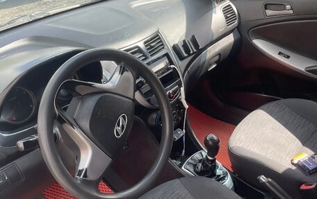 Hyundai Solaris II рестайлинг, 2015 год, 380 000 рублей, 2 фотография
