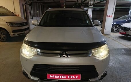 Mitsubishi Outlander III рестайлинг 3, 2014 год, 1 900 000 рублей, 1 фотография