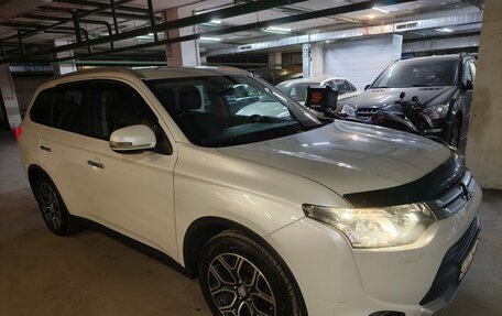 Mitsubishi Outlander III рестайлинг 3, 2014 год, 1 900 000 рублей, 2 фотография