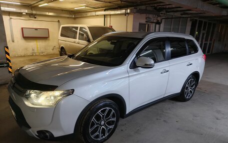 Mitsubishi Outlander III рестайлинг 3, 2014 год, 1 900 000 рублей, 3 фотография