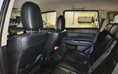Mitsubishi Outlander III рестайлинг 3, 2014 год, 1 900 000 рублей, 6 фотография
