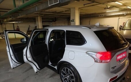 Mitsubishi Outlander III рестайлинг 3, 2014 год, 1 900 000 рублей, 8 фотография