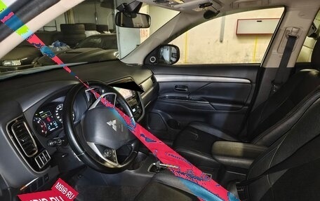 Mitsubishi Outlander III рестайлинг 3, 2014 год, 1 900 000 рублей, 5 фотография